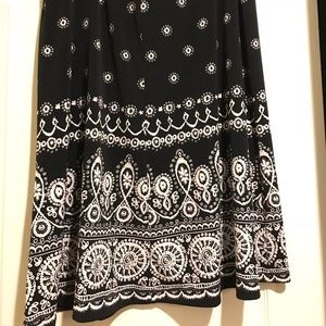 Black and white patterned midi skirt